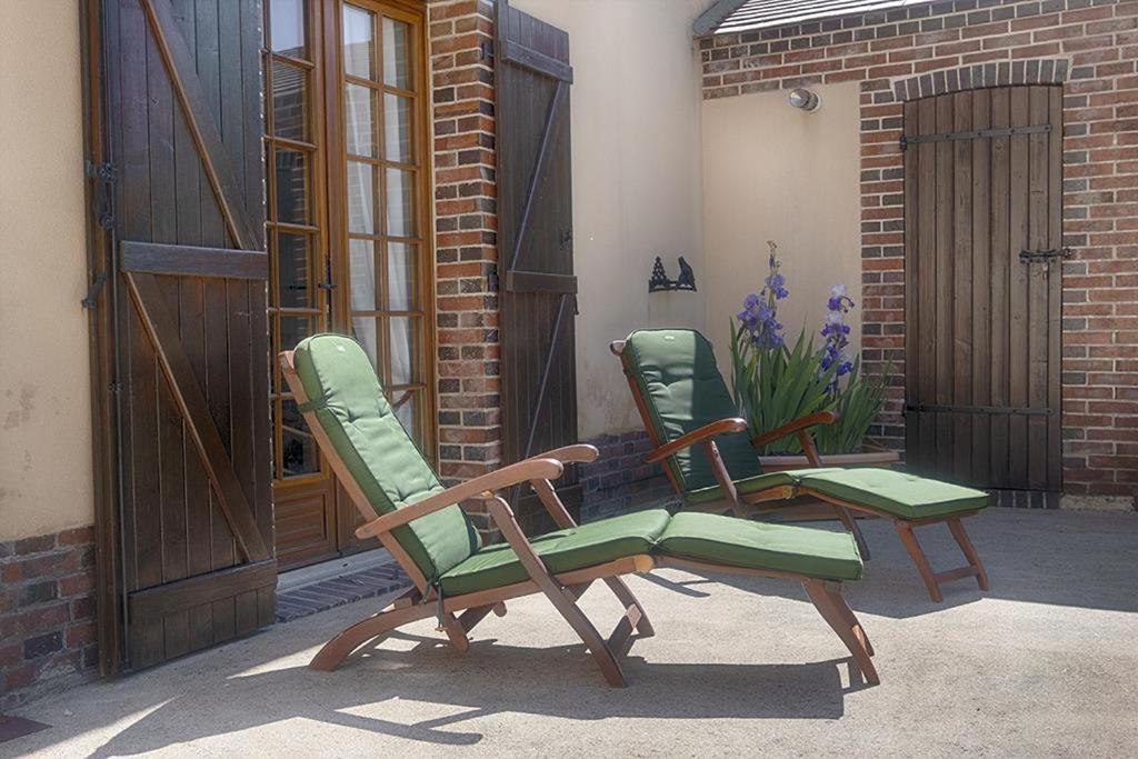 Le Logis Du Regisseur Bed & Breakfast Charny-Oree-de-Puisaye Dış mekan fotoğraf