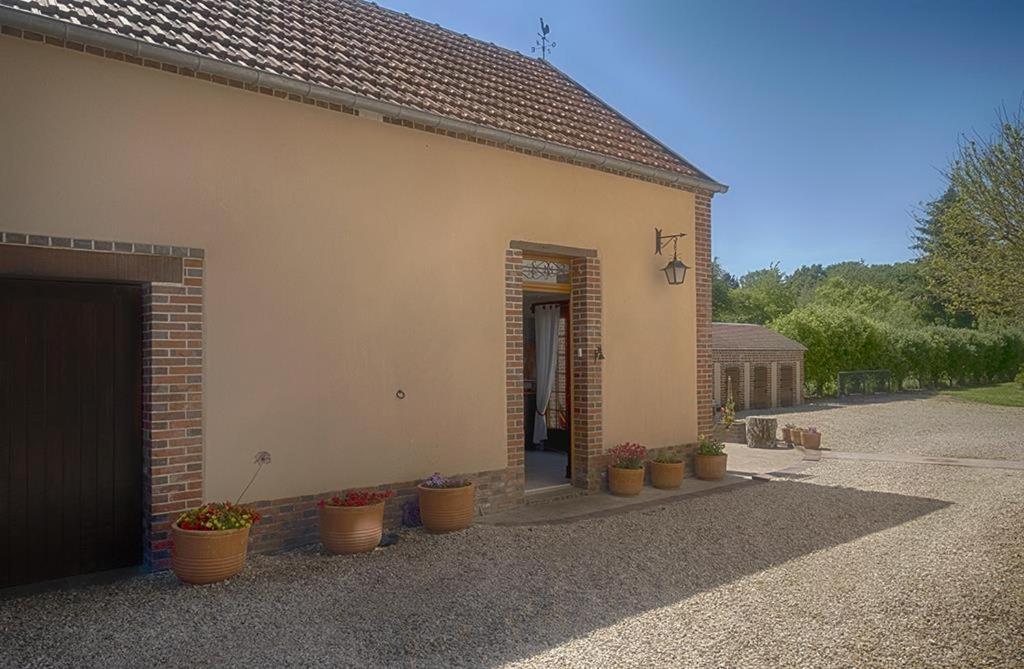 Le Logis Du Regisseur Bed & Breakfast Charny-Oree-de-Puisaye Dış mekan fotoğraf